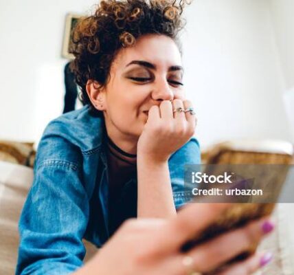 How do you flirt over text games?