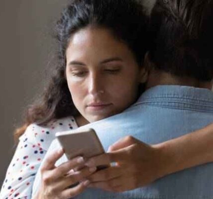 What Are the First Signs of a Cheating Wife?