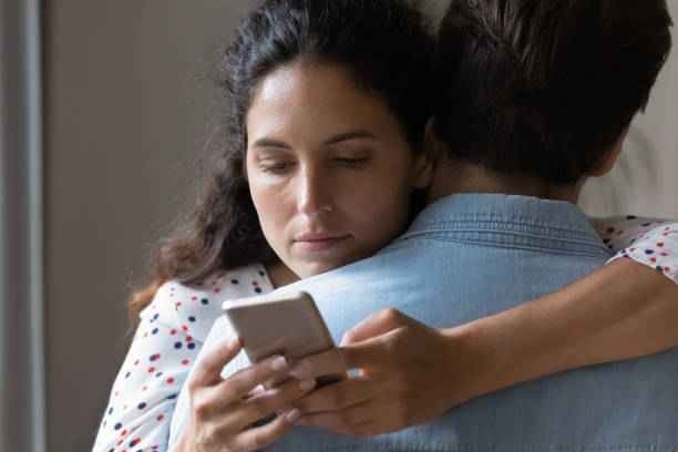 What Are the First Signs of a Cheating Wife?